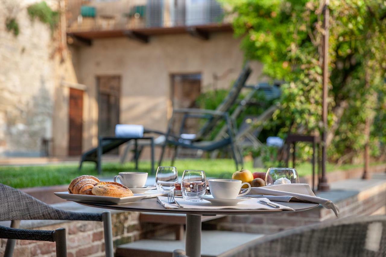 Il Cortile Di San Michele Bed & Breakfast Guarene Ngoại thất bức ảnh